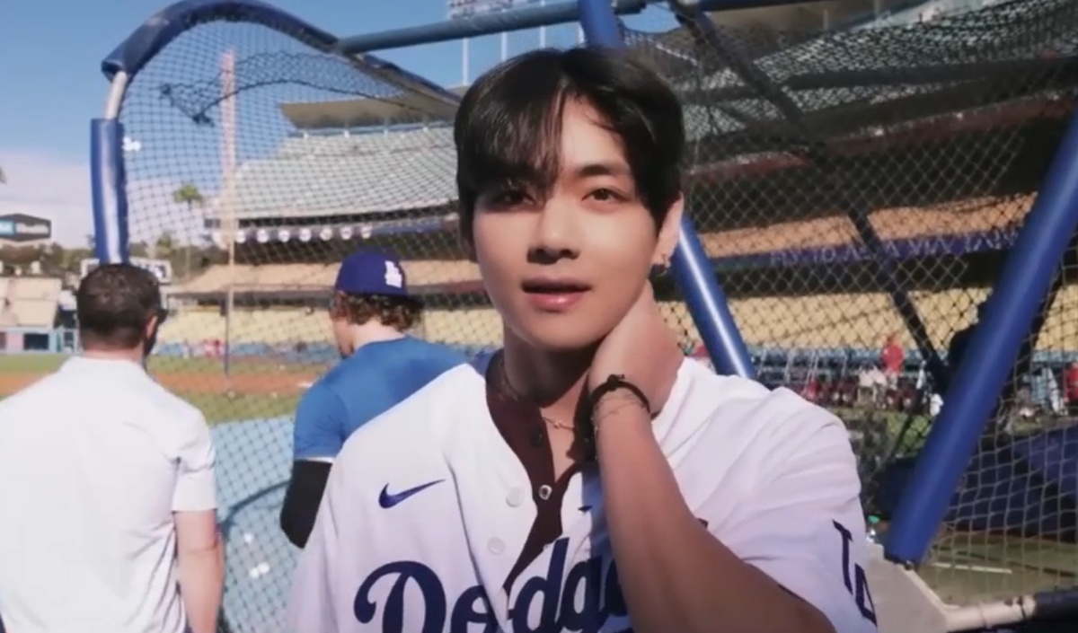 Нет, только не под корягой! Нельзя прятать такую красоту! 