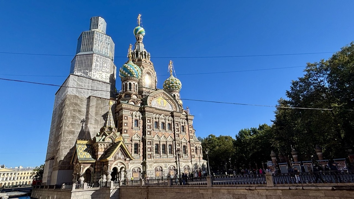 Листайте вправо. Храм Спас на Крови под небом голубым