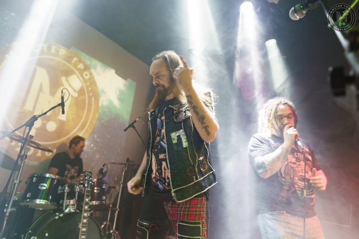 Группа МИСТЕР ГРО… Выступление в клубе-галерее "Эрмитаж", Красноярск. Фотограф Донеал Скнарь