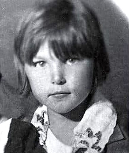 Вера Васильева в детстве.