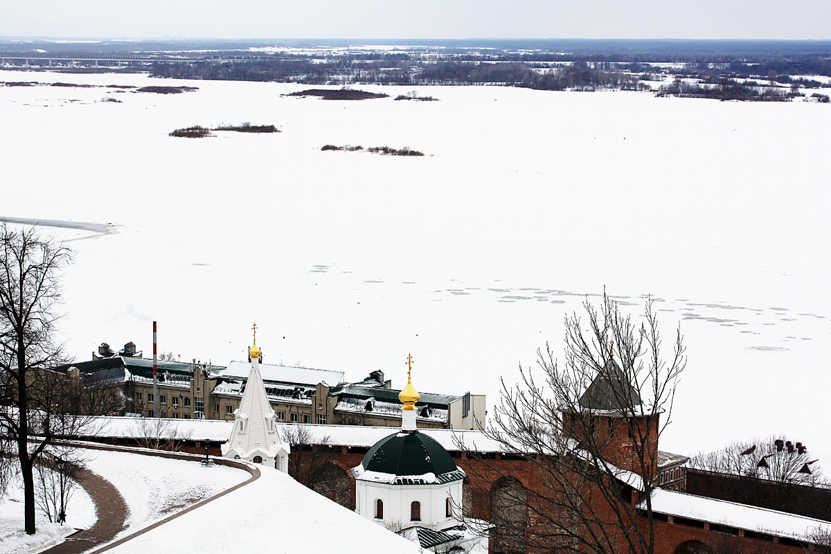 У меня есть такой снимок из 2024 года, где видна часть Симеоновской церкви