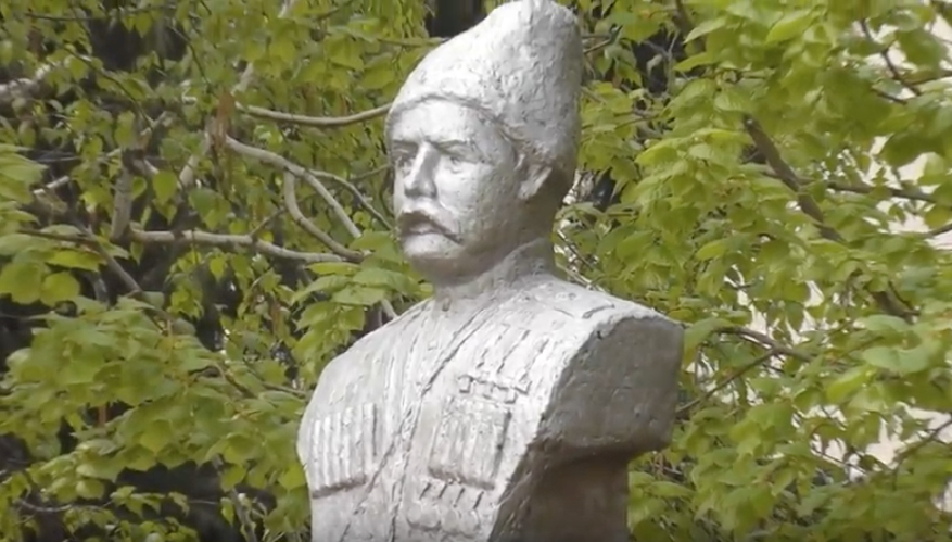 Бюст И.Л. Сорокину в станице Петропавловской. Фото из открытых источников