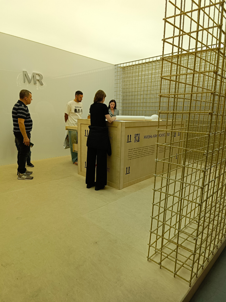 Стенд крупнейшего застройщика / Фото Евгении Заболотских