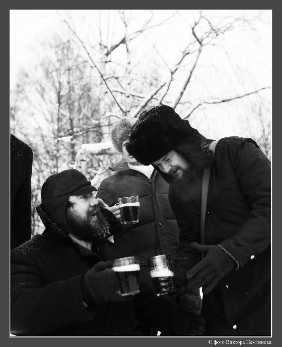 Д. Шагин (слева) и М. Сапего на съемках к/ф "Город" (реж. А. Бурцев), 1989 г. Фото Виктора Немтинова. Из личного архива Михаила Сапего.