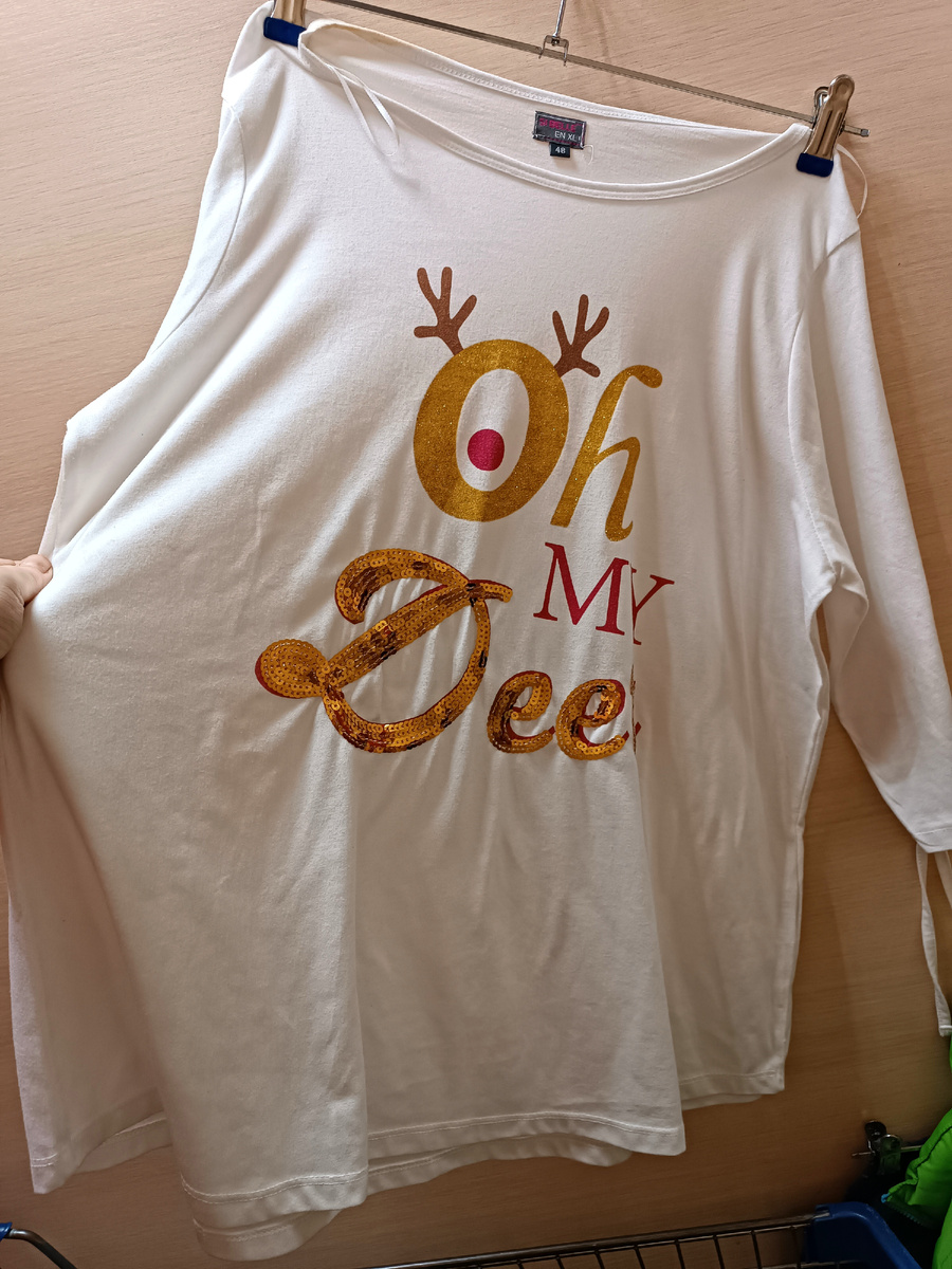 Лонг с новогодним рисунком.