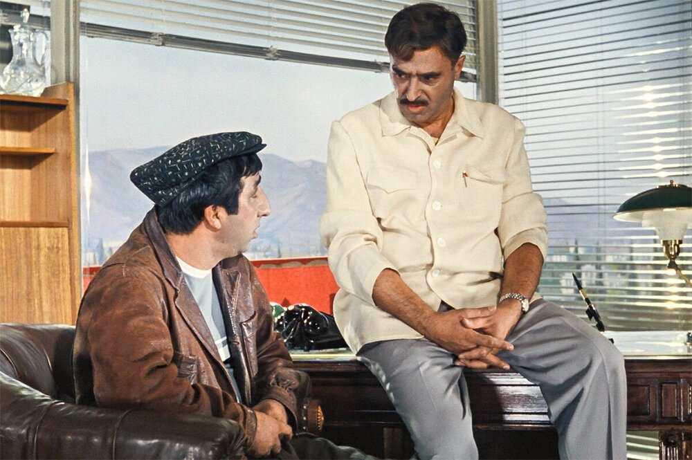    Саахов вступает в сговор с родственником девушки, дядей Джабраилом. Кадр из фильма