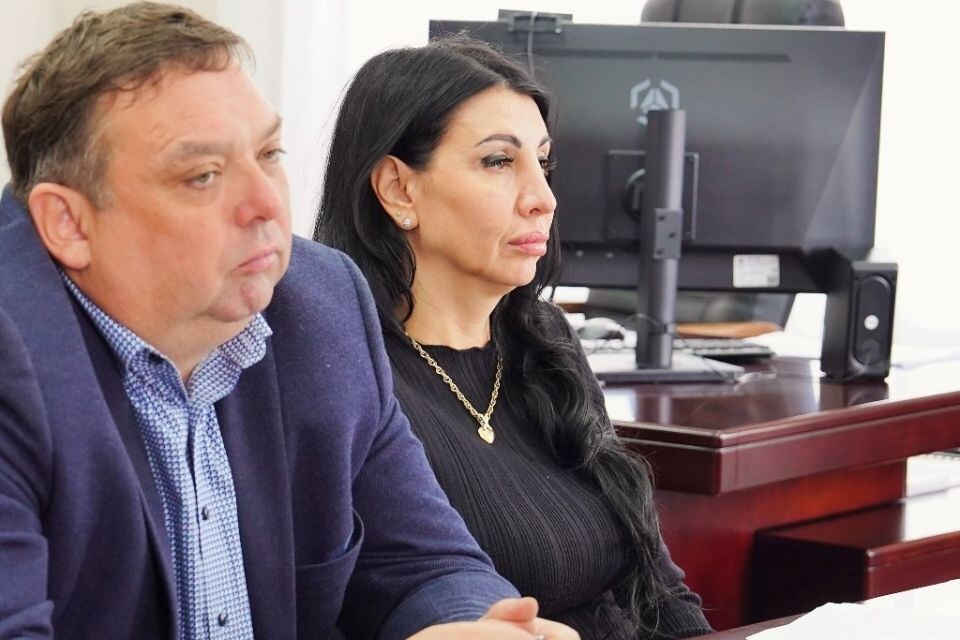    Депутаты встали на сторону барнаульцев в споре за право баров на ночную торговлю алкоголем. Источник: Барнаульская городская Дума