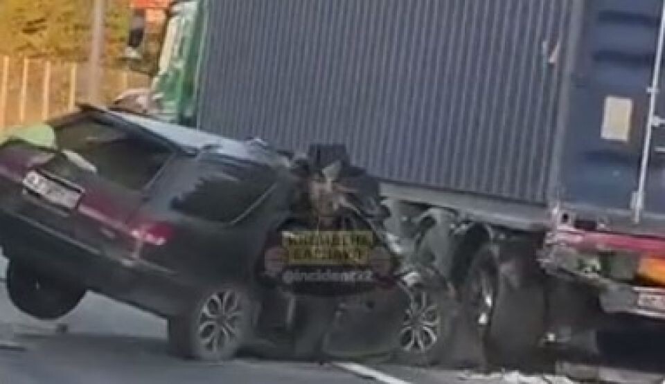    ДТП на Правобережном тракте. Источник: t.me/incident22