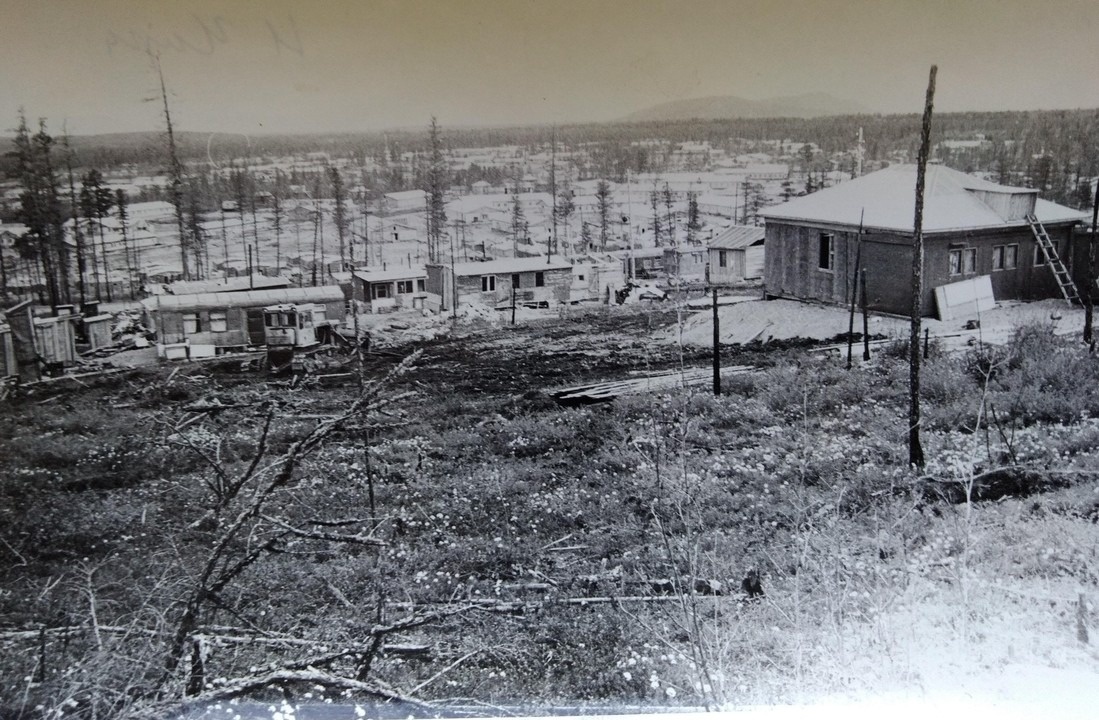 На фото: временный поселок