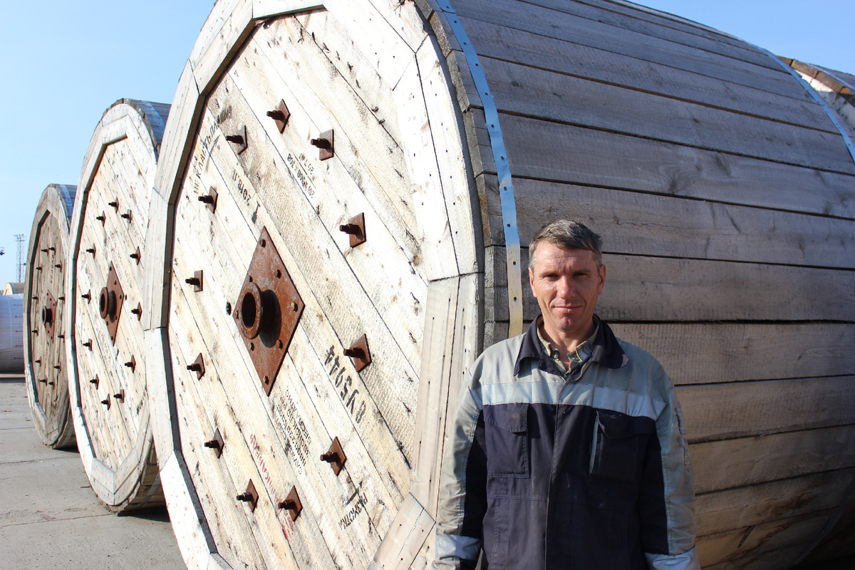 В. В. Юрченко во время работы на складе готовой продукции. 2019 г.