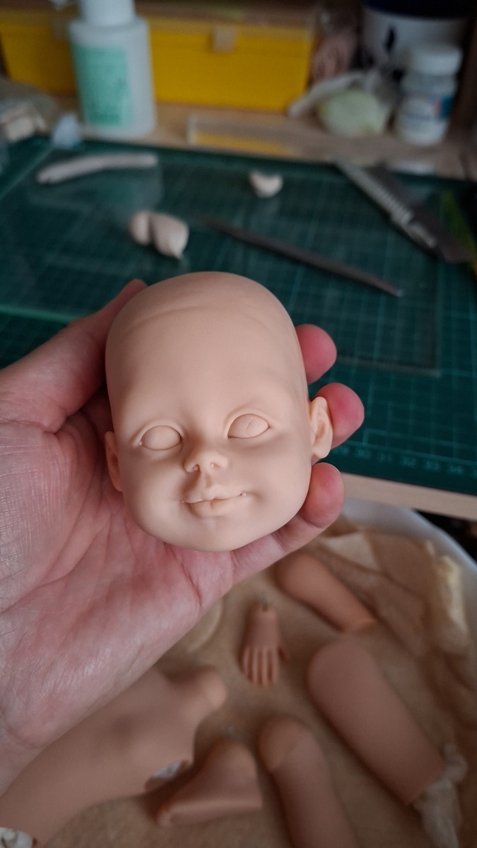 Это первая головушка. Заготовка под мейк и паричок. Потом останется тело Паолочки ошарнирить, собрать куколку и придумать образ. 