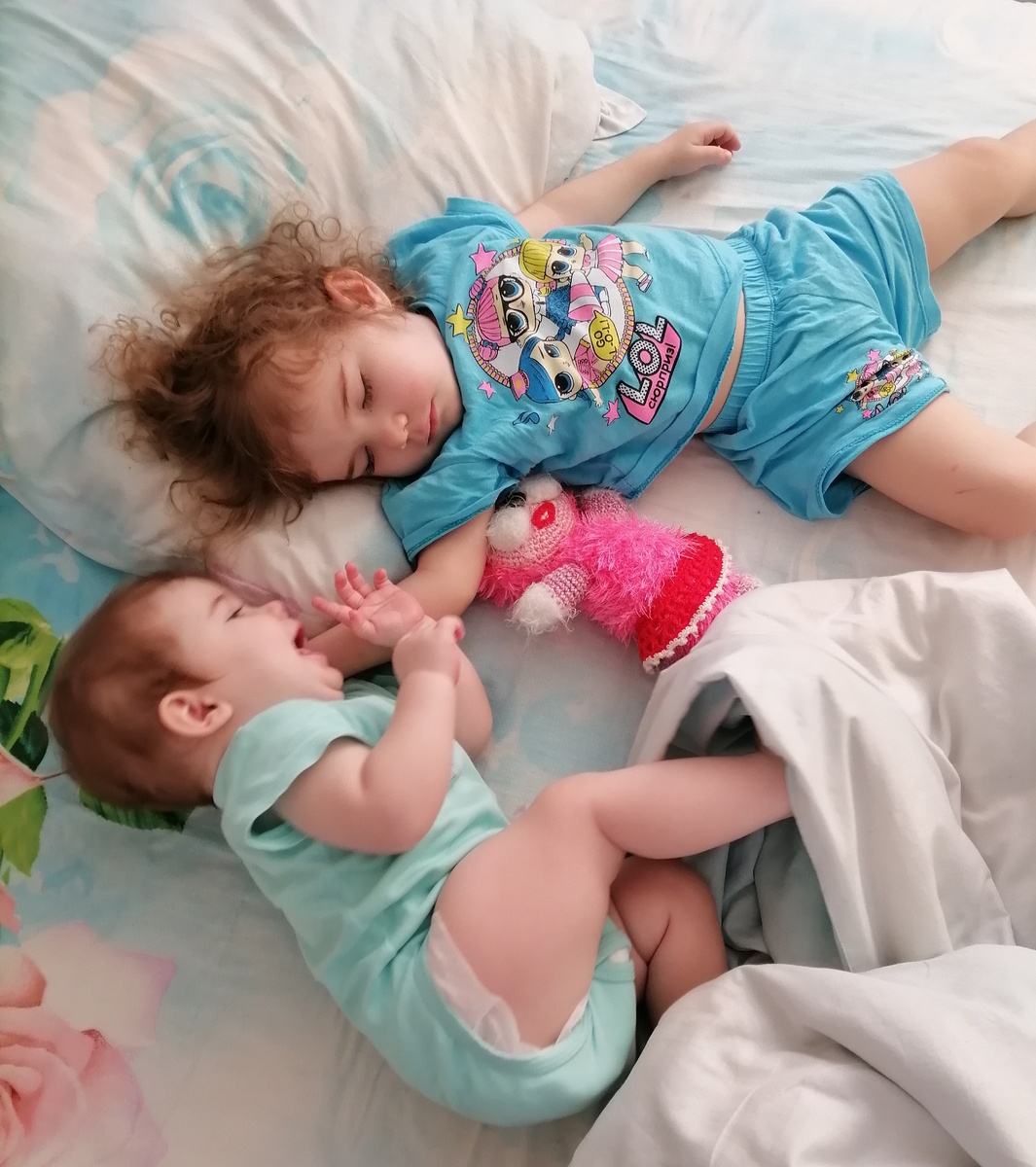 Частые гости нашей кровати💕