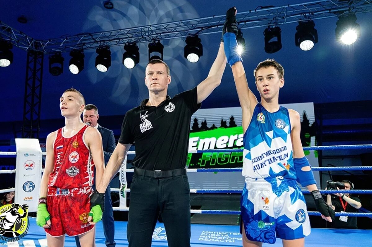    Михаил Малов (справа) в апреле 2025 года стал победителем первенства России по муайтай.