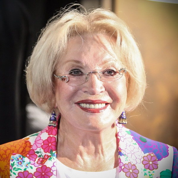     Сегодня 85 лет Людмиле Максаковой