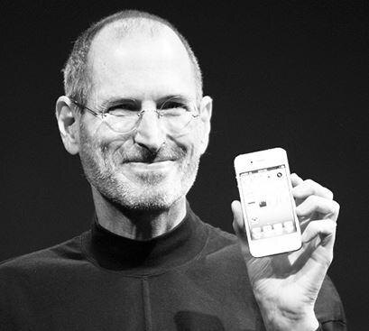 Стив Джобс демонстрирует смартфон «iPhone 4» (2010 год)