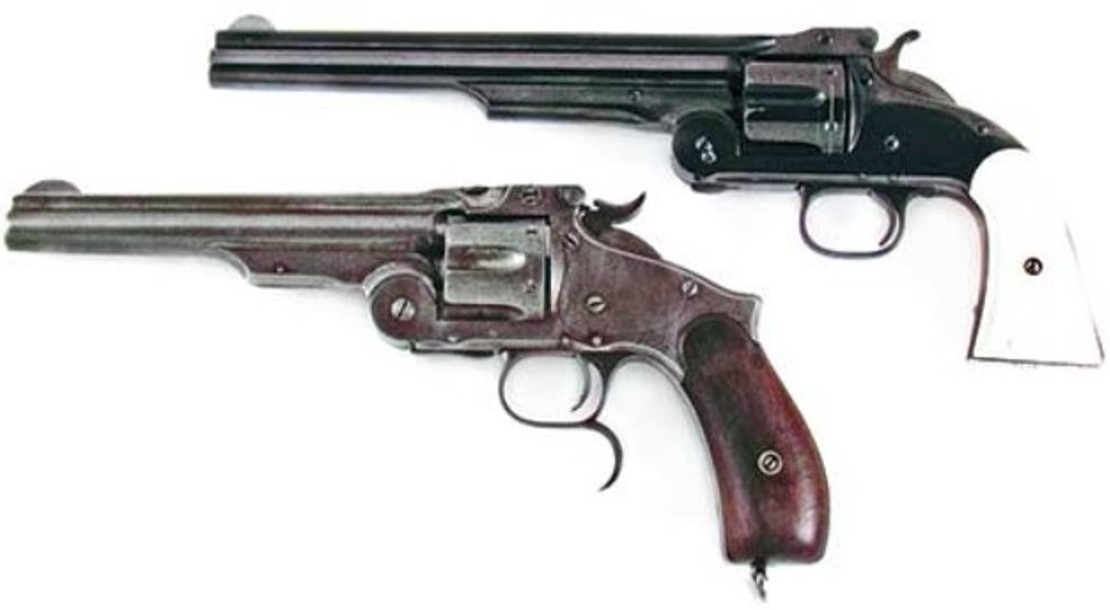 Револьверы S&W .44 American (вверху) и S&W .44 Russian (внизу).