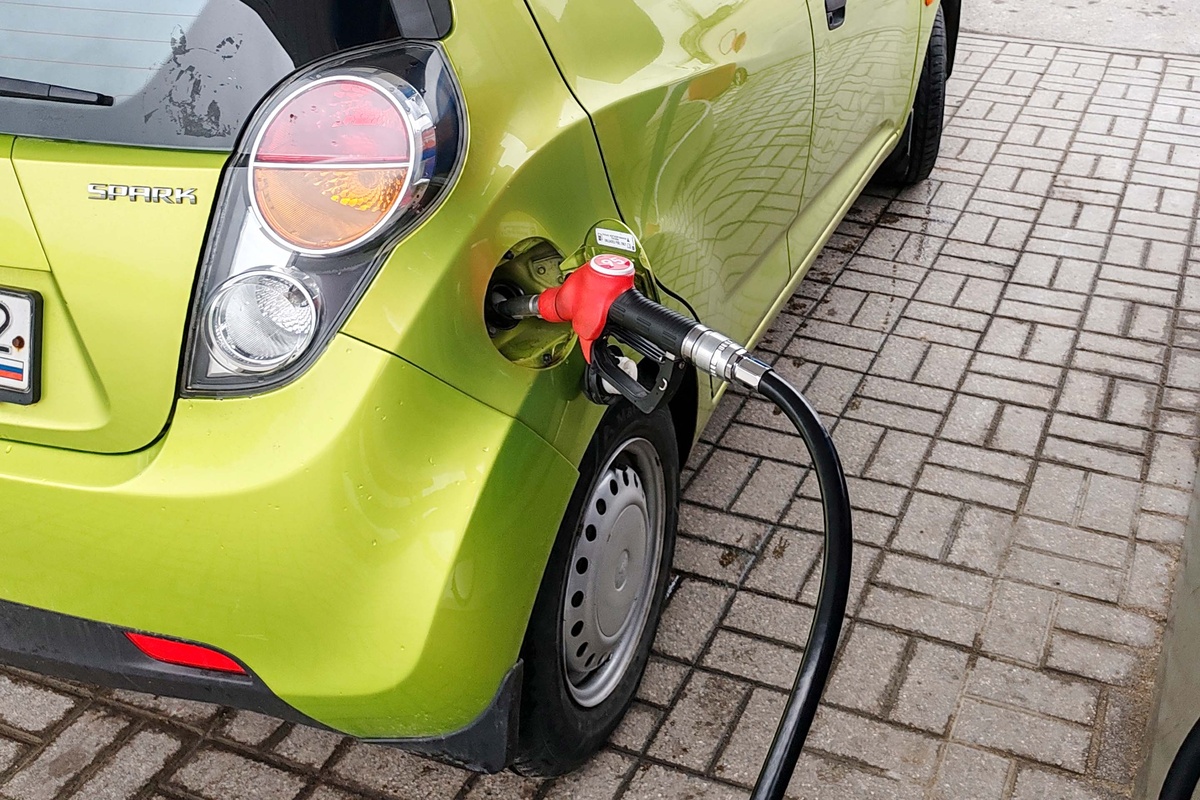 Топливный кризис в регионах случается из года в год, уверен эксперт.  Фото: Фото: ФедералПресс / Денис Коробейников