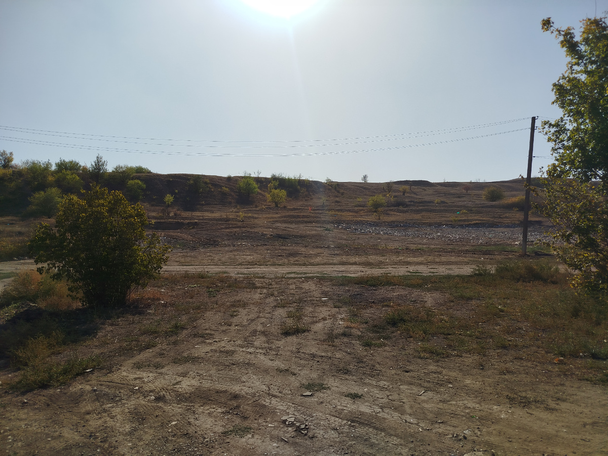 Заказник "Ларинский" ("Ларинская Степь") площадью 70 гектаров возле села Придорожное создан в 2002 году для сохранения и сбережения петрофитной степи, которая характерна для возвышенностей Донецкого Кряжа.