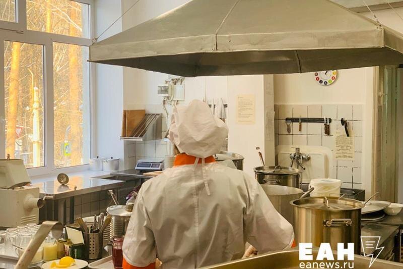    ЕАН. Повар в пищеблоке