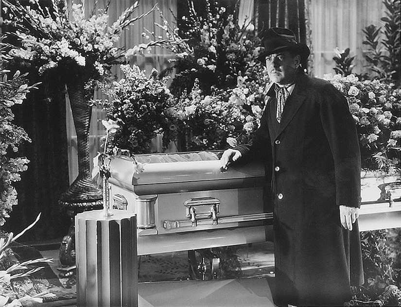 Кадр из фильма «Сверхъестественное» (1933)