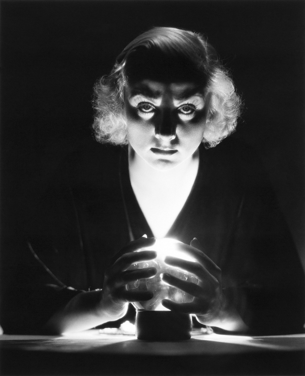 Кадр из фильма «Сверхъестественное» (1933)