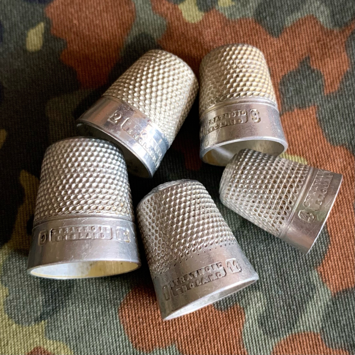 Напёрстки Stratnoid