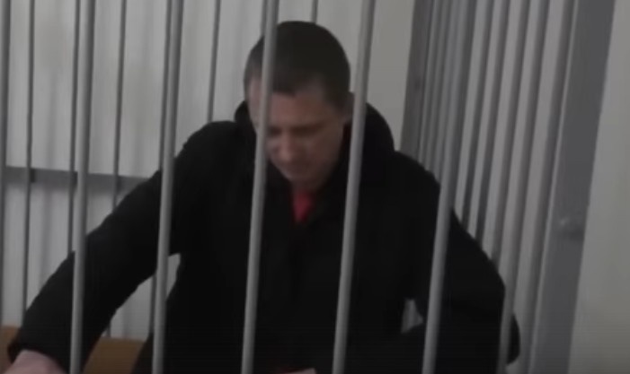 Это фото со старого задержания Андреева (якобы кража таблички «Инвалиды»), но думаем и сейчас блогер такой же грустны-грустный