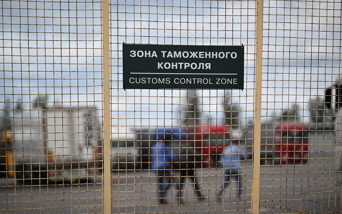 Komsomolskaya Pravda / Global Look Press📷Таможенное оформление является обязательным для всех машин, ввозимых физическими лицами из-за границы. Использовать автомобиль без растаможки незаконно