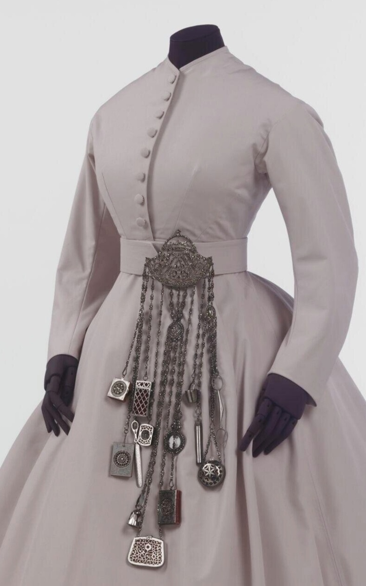 Шатлен. Около 1863 - 1885. Музей Виктория и Альберт, Лондон 