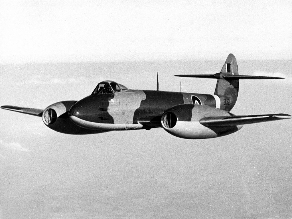 Самолет Gloster Meteor (архивные кадры)