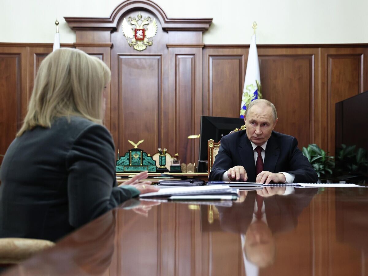    Президент России Владимир Путин и председатель ЦИК Элла Памфилова во время встречи© РИА Новости / POOL
