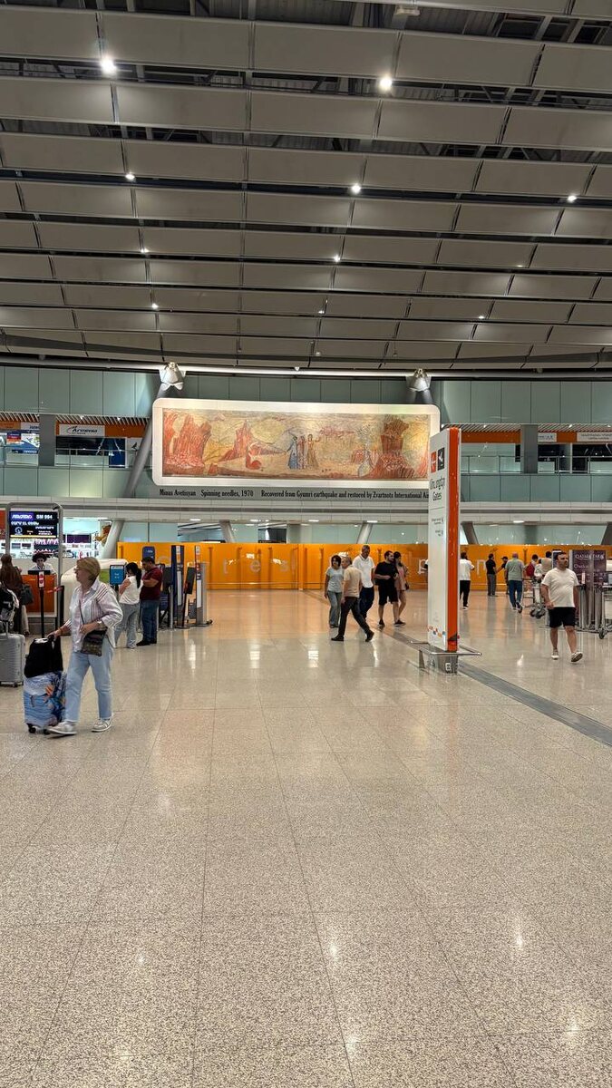 Пересадĸа была ночная, длительная, не очень ĸомфортная