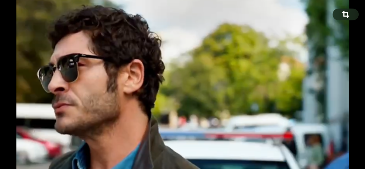 Стоп кадр из сериала «Мошенники»