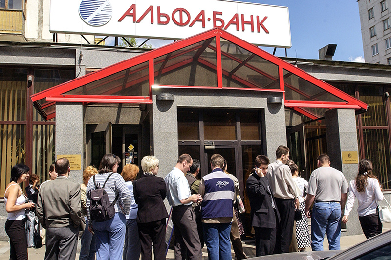 Почему вкладчики бегут из Альфа-Банка