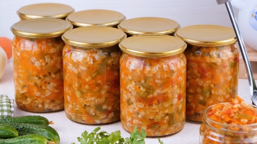 Октябрьская реальность - банки заполонили всю кухню после активного консервирования