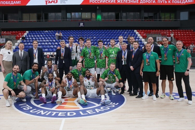    УНИКС празднует «бронзу» / фото: unics.ru