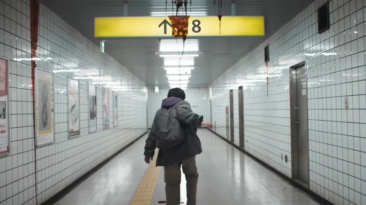 Кадр из фильма "Выход 8" (2025)