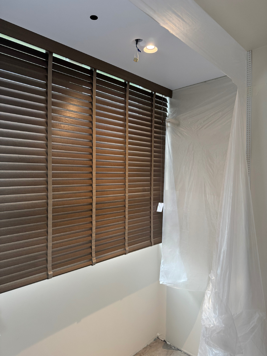 Жалюзи под дерево с ламелями 50 мм - качество китайского производства