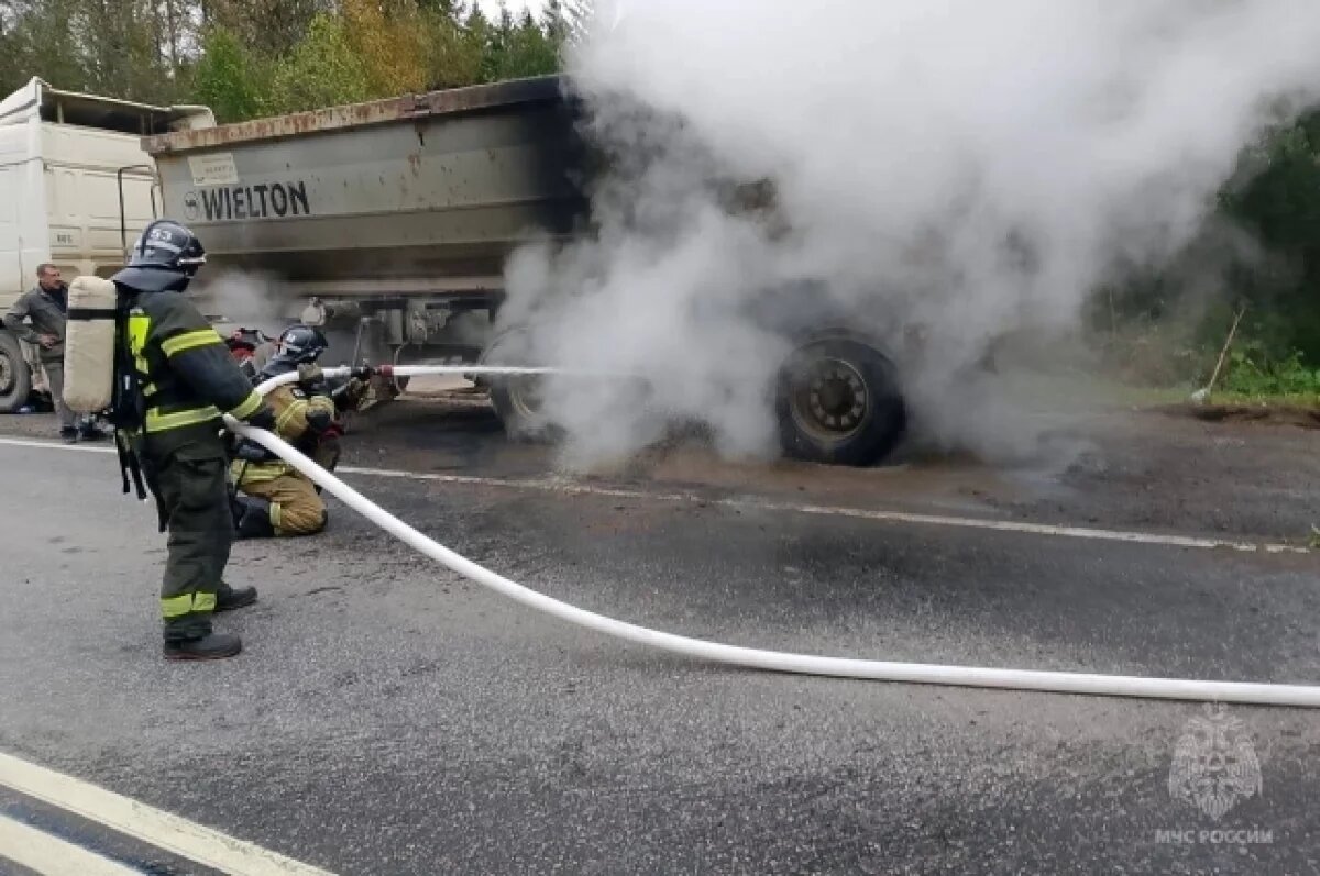    На трассе «Золотое кольцо» в Тверской области тушили грузовик со щебнем
