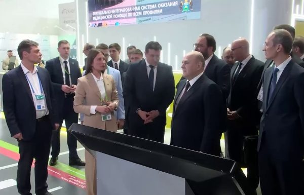 Физик Сусанна Гордлеева представила Михаилу Мишустину проект нейроморфного ИИ  📷
