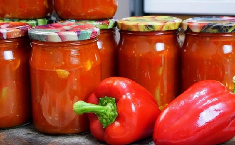 Маринованный болгарский перец с зелёной начинкой: грузинский секрет зимних закусок