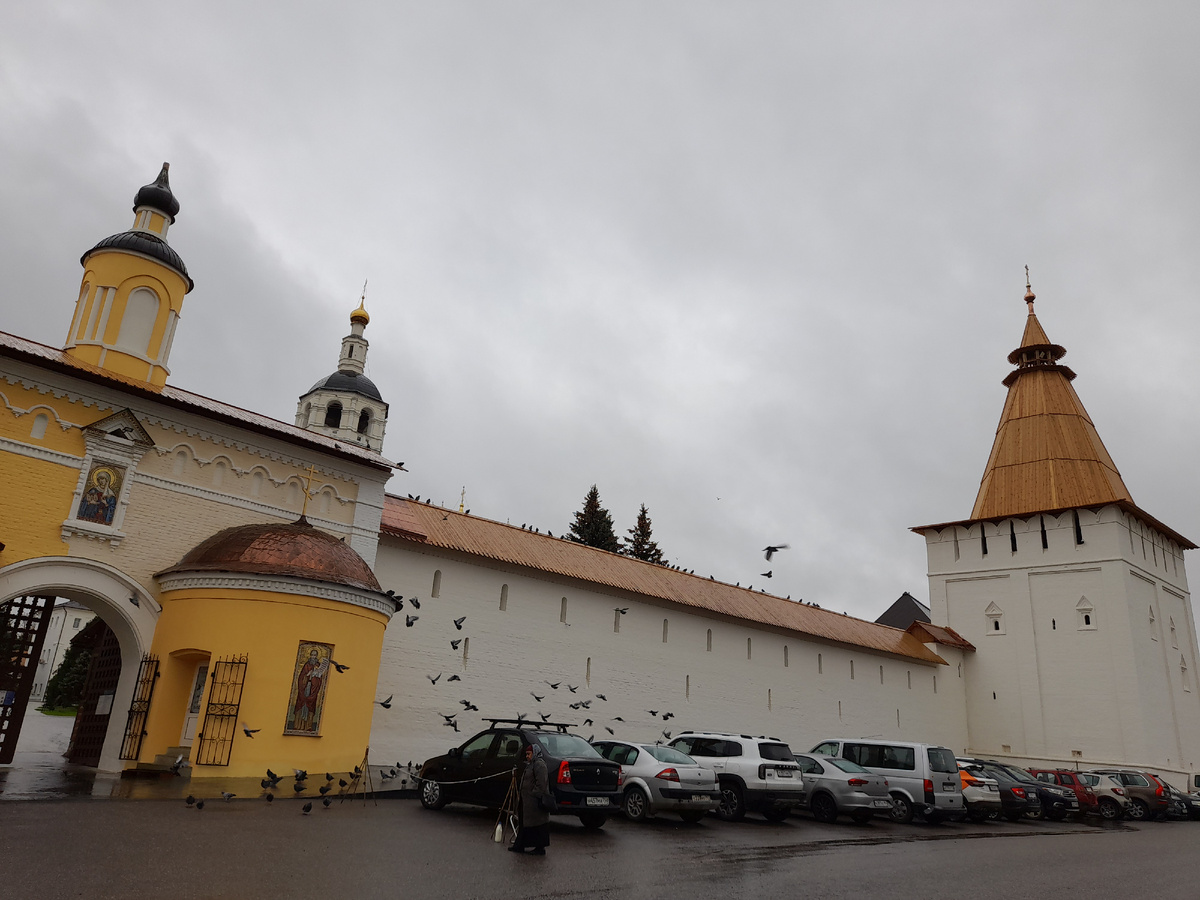 Ворота Пафнутьево-Боровского монастыря