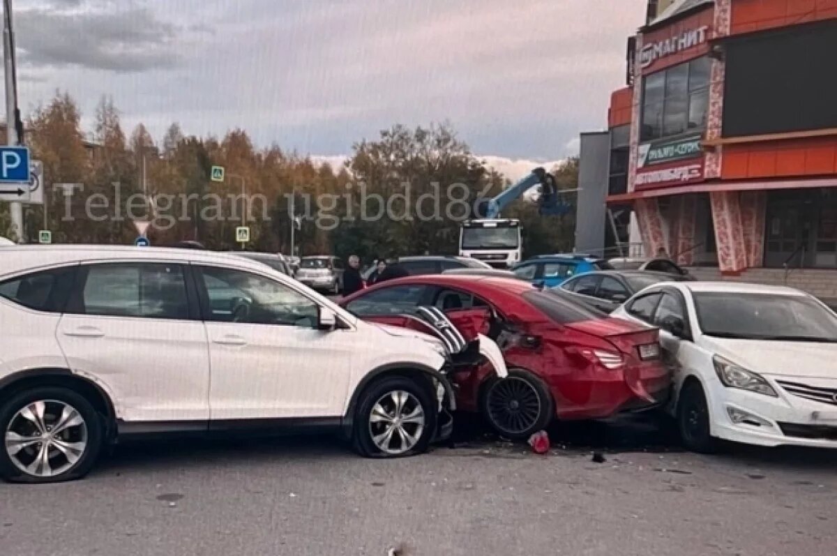    В Сургуте произошло массовое ДТП, в котором пострадал пешеход