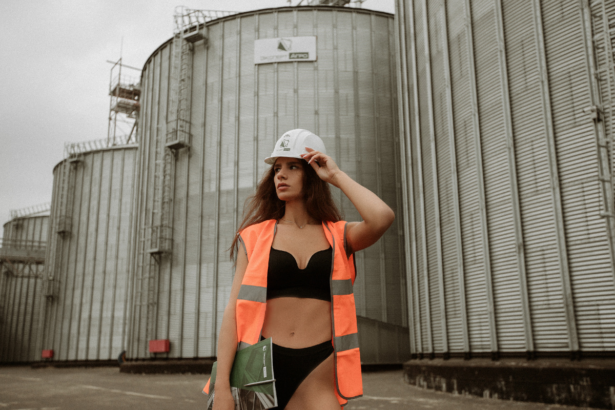 Соблюдайте правила безопасности при работе и нахождении на элеваторе!!!