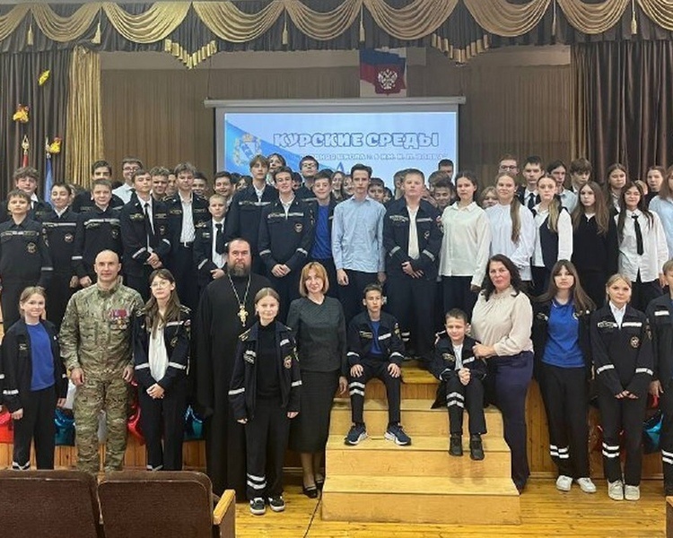     В курской школе № 5 школьники встретились с боевым офицером Максимом Калуцких