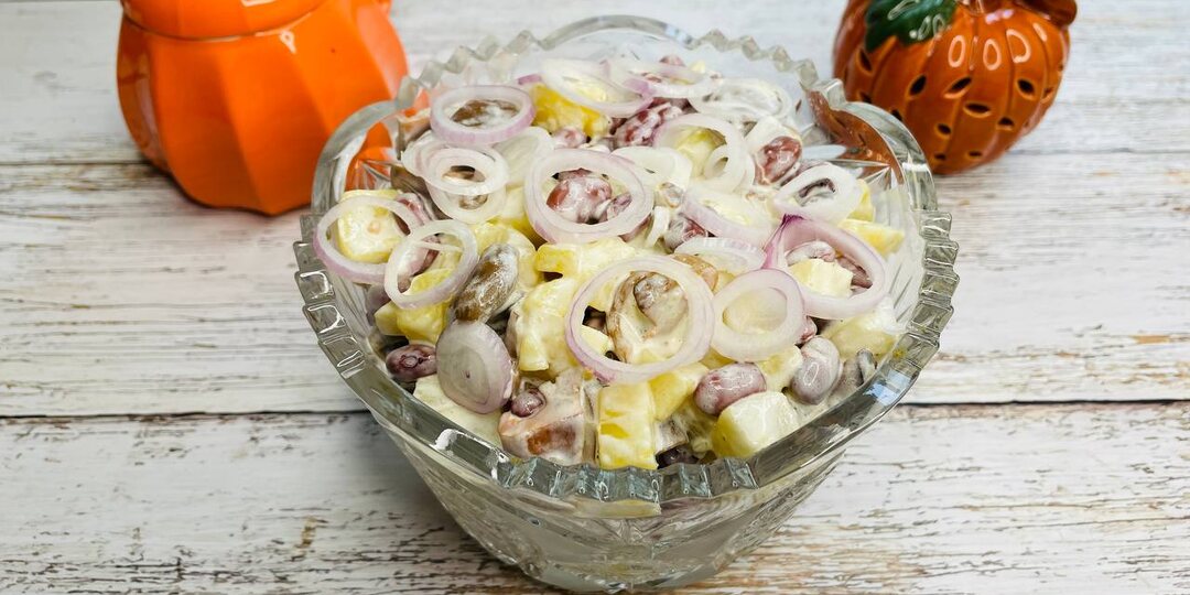 Фасолевый салат с маринованными рыжиками