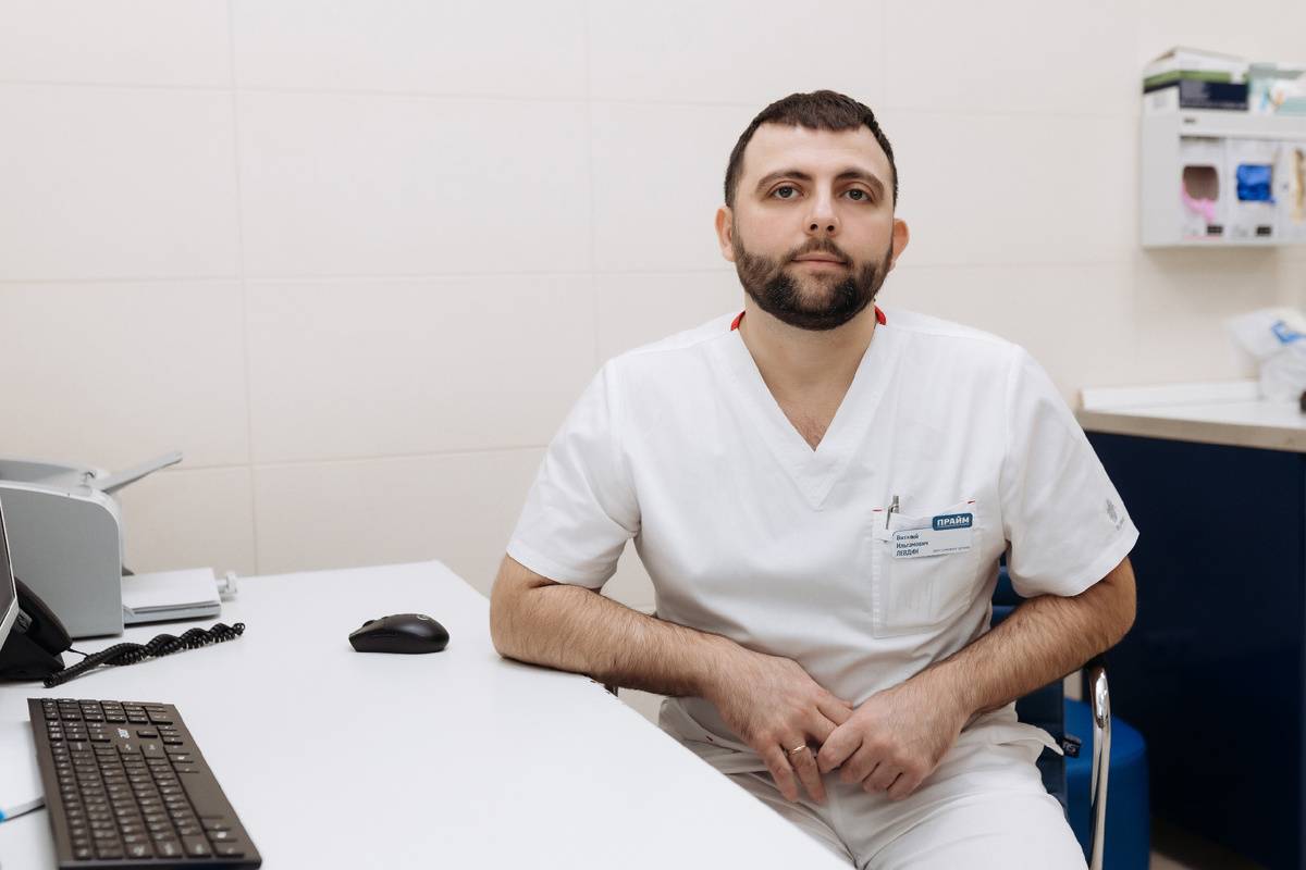 Виталий Ильгамович ведёт приём в филиале на Советской армии, 9. 
