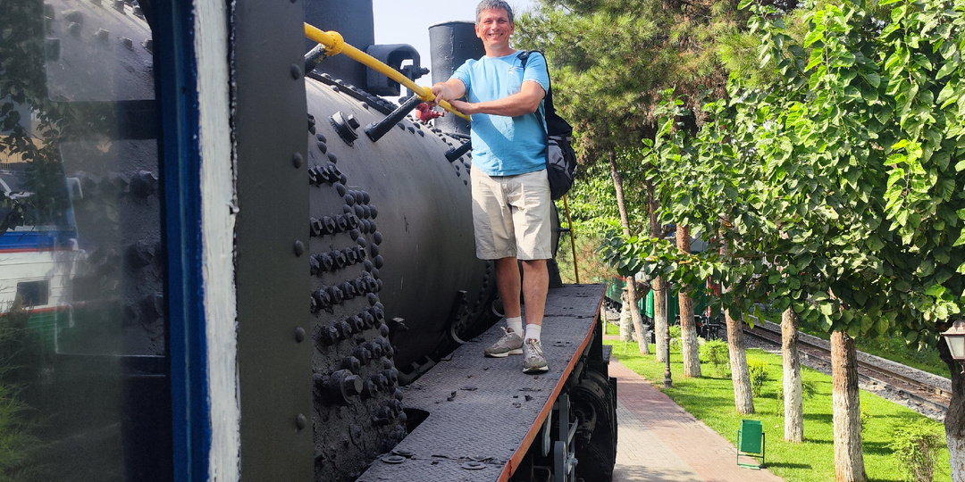 Музей паровозов в Ташкенте. Здесь каждый мужчина становится маленьким мальчиком