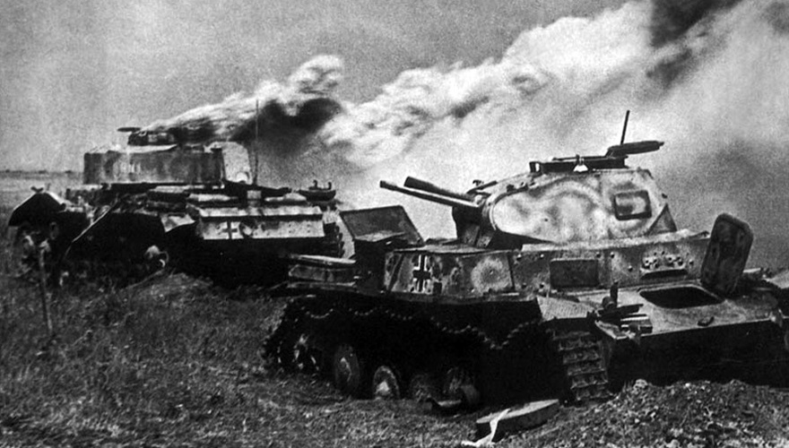 ТАНКИ ГОРЕЛИ, БРАТЬЯ СТОЯЛИ: невероятный подвиг близнецов-артиллеристов, потрясший фронт