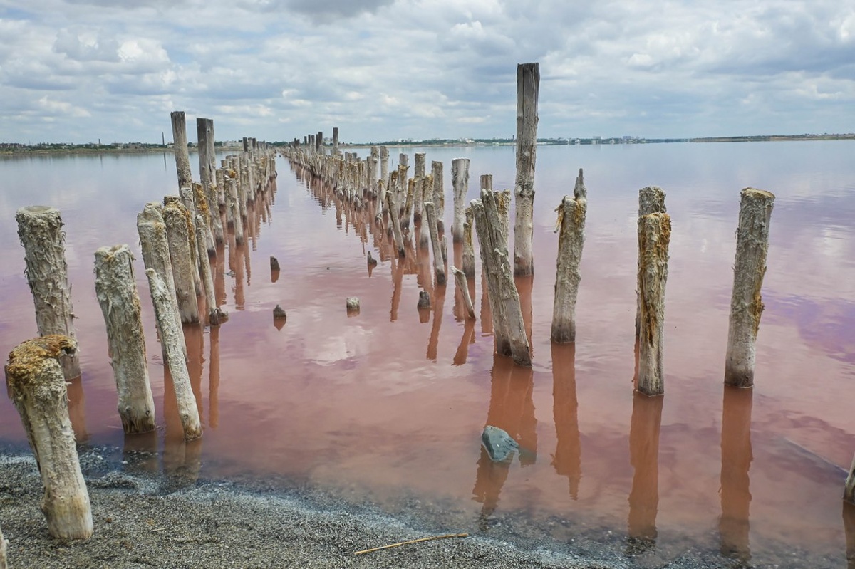 Розовое озеро. Фото: © Snezka / Фотобанк Лори